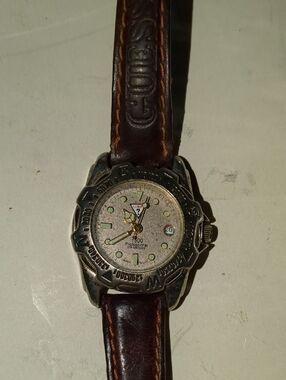 Guess Leather Strap Diver-Style Watch in Brown and Silver VINTAGE